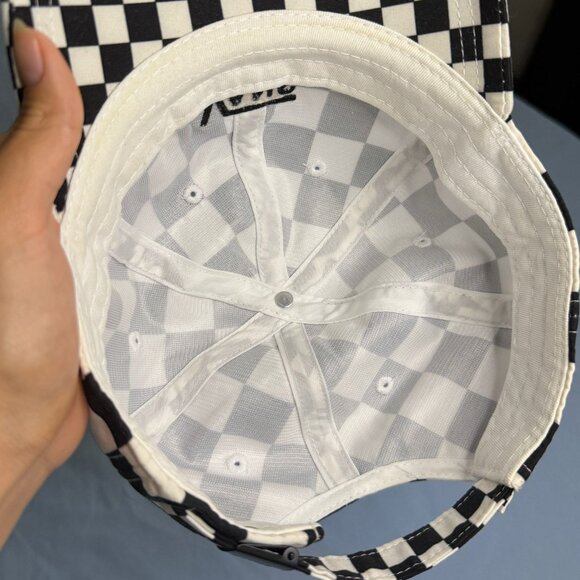 Vans White and Black Hat - Picture 5 of 5